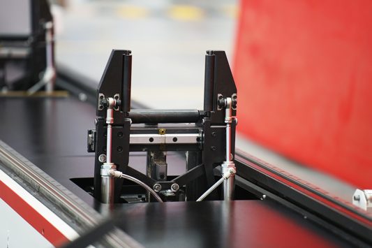 automatic tube laser cutting machine china metal tube fiber laser cutting machine