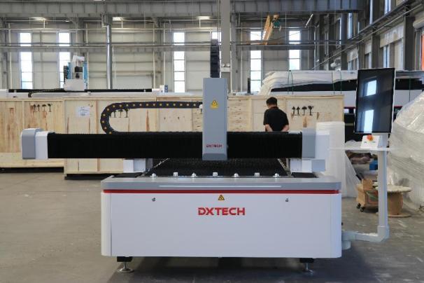 DXTECH 1530FL 3kw carbon steel fiber laser cutting machine in Spain1