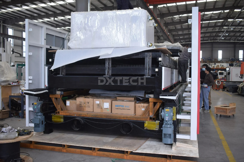 dxtech 2060sg full cover fiber laser cutting machine shipped to armenia(am)-2