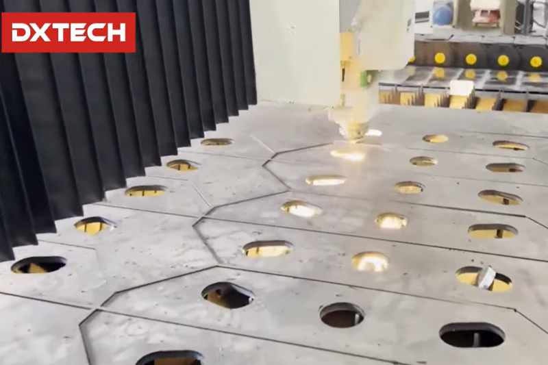 DXTECH 3kW 1530FL steel fiber laser cutting machine in UAE1