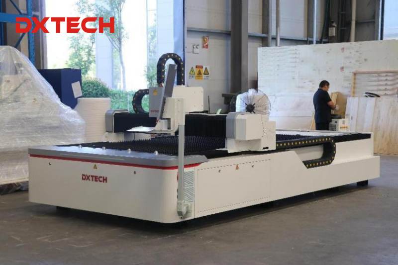DXTECH 3kW 1530FL steel fiber laser cutting machine in UAE