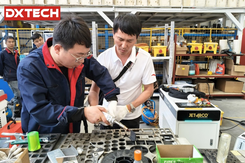 Kyrgyzstan Customer Visited DXTECH and Ordered 3KW 1530FP Metal Sheet Fiber Laser Cutting Machine2