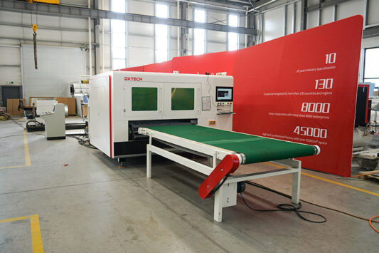 QC-Series-Uncoiling-and-Leveling-Fiber-Laser